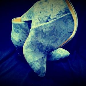 💥 VINCE CAMUTO - Slate Blue Velvet Calf Boots Size 6.5